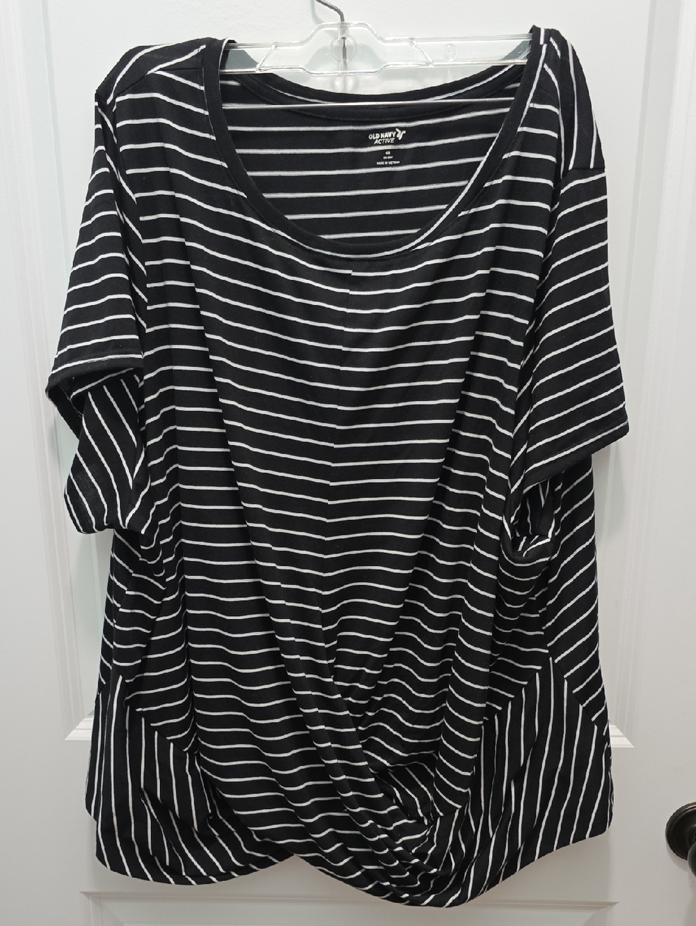 Old Navy Black & White Striped Twist-Front Short Sleeve Tee Size 4X